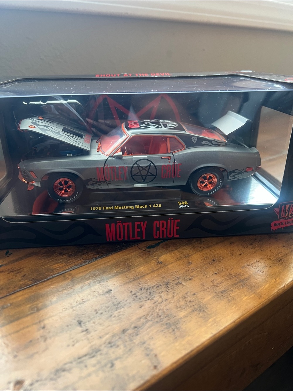 M2 Machine 1:24 scale Rock Legends “Motley Crue” “Chase” 1970 Ford Mustang